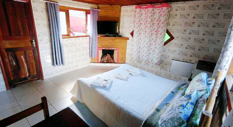 Lodge with pool, jacuzzi & garden — photo 2