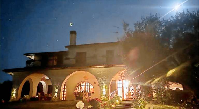 House with pool — photo 3