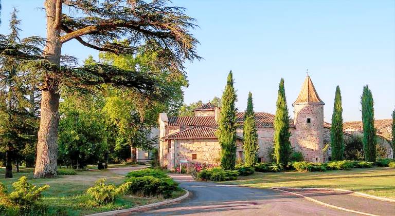 Villa with patio, barbeque & hot tub — photo 4