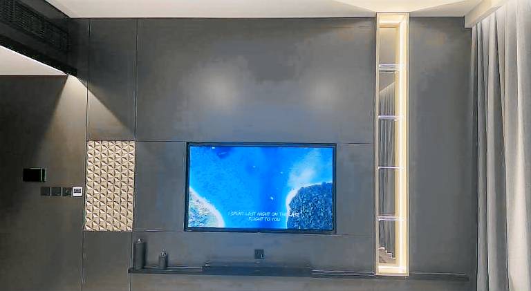 Luxury 2BR Close to Sheikh Zayed Rd, Prime Location, Burj View Opposite Metro — photo 2