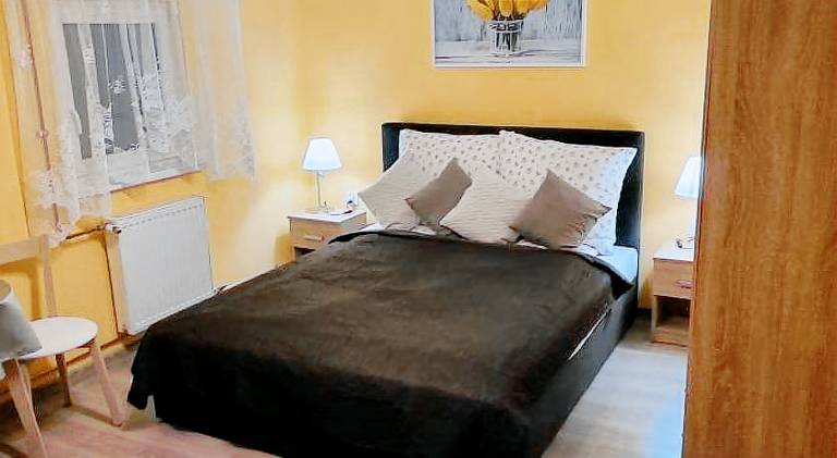 Rental apartment with yard — photo 4
