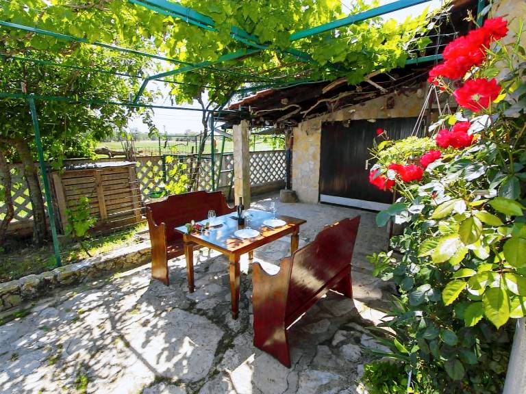 Vacation home with private pool, grill & patio — photo 4