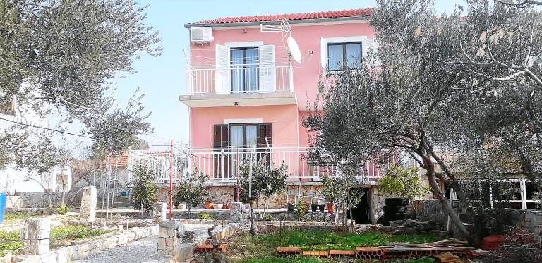 Apartman  Otok Zlarin