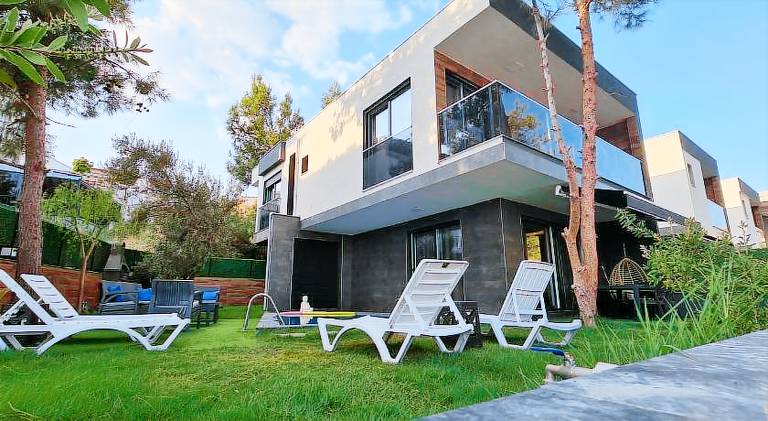 Fully equipped spacious villa with private pool, BBQ & yard | Perfect for remote work | Pets allowed — photo 4