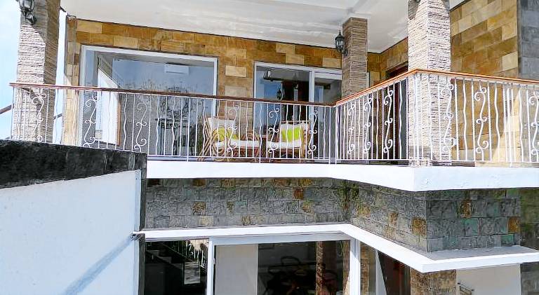 Villa with pool — photo 5