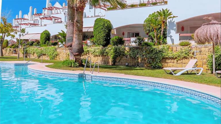 Family-oriented spacious rental apartment with pool, yard & barbecue | Dogs allowed — photo 3