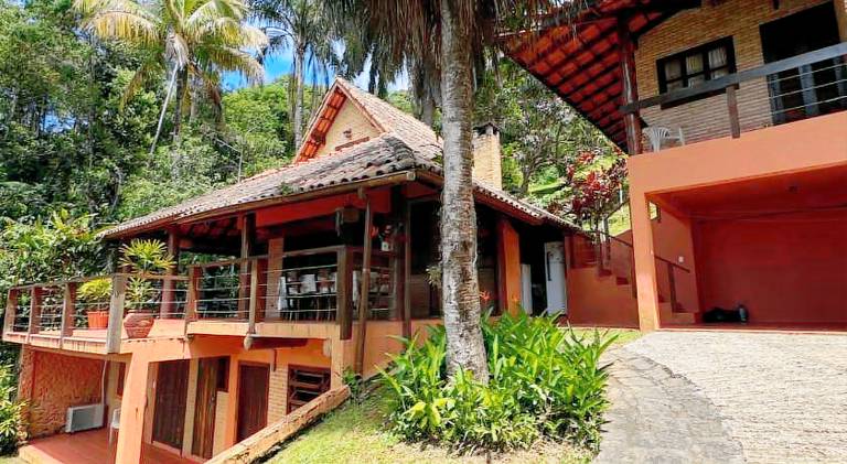 Vacation home with terrace in Ubatuba