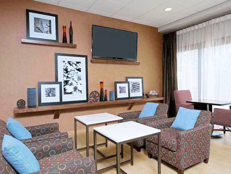 Hampton Inn Bloomington — photo 5
