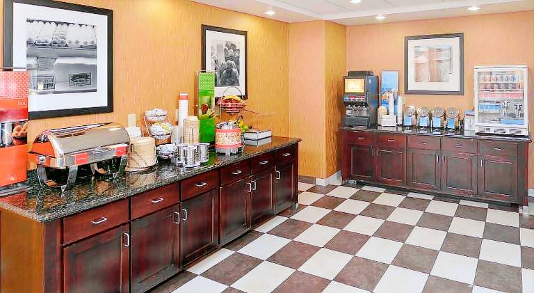 Hampton Inn Muscatine — photo 5