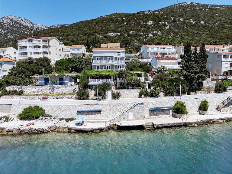 Studio  Neum