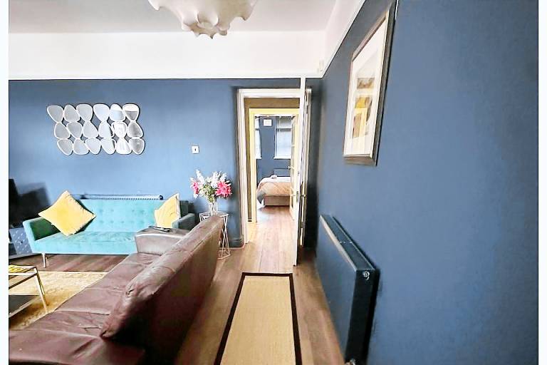 Apartment Sleeps 4 with Enclosed Garden