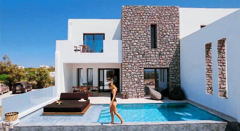 Milestones Naxos in Naxos