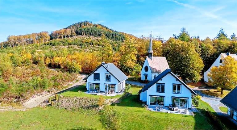 House with jacuzzi, pool & sauna in Schmallenberg