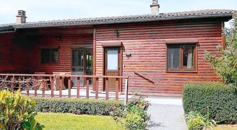 Chalet with patio, yard & barbeque in Durbuy