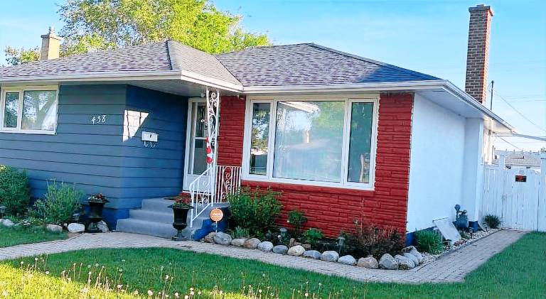 Fully equipped pleasant holiday apartment with BBQ & yard | Suitable for remote work | Dogs allowed in Winnipeg, MB