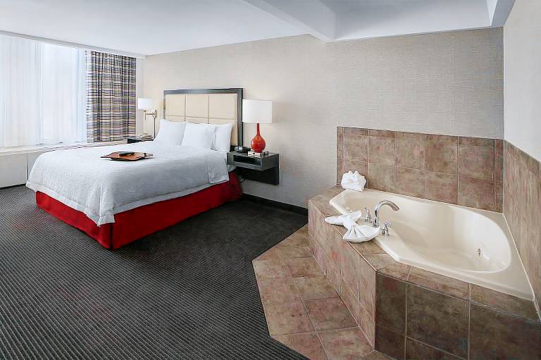 Hampton Inn & Suites Milwaukee-Downtown — photo 2