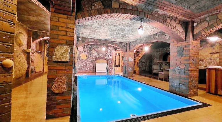 Villa with hot tub & pool — photo 2