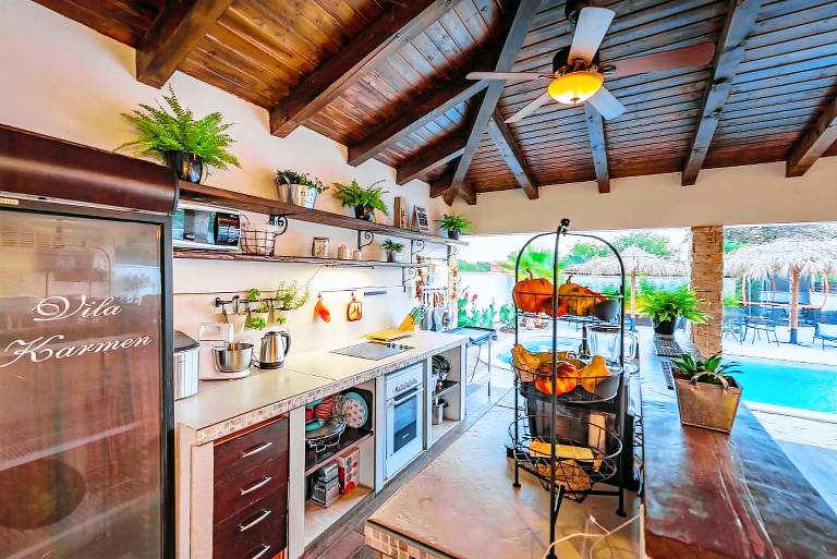 Family-friendly nice villa with barbeque, yard & private pool | Pets are welcome — photo 5