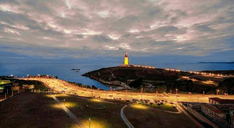 Fully equipped rental apartment with patio | Next to Tower of Hercules | Close to the beach | Pet-friendly — photo 5