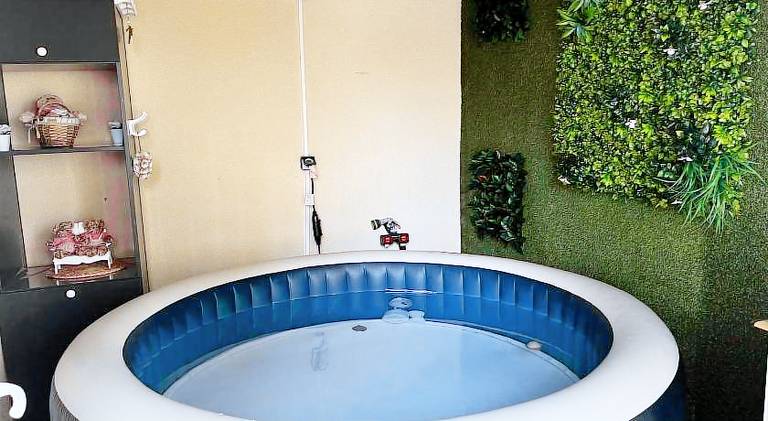 Charming vacation home with hot tub | Pets allowed — photo 4