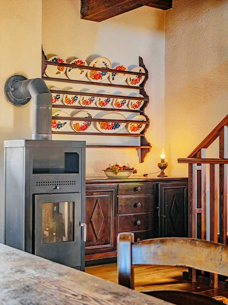 Family-friendly lovely vacation home with patio, yard & grill | Good for workation | Pets allowed — photo 5
