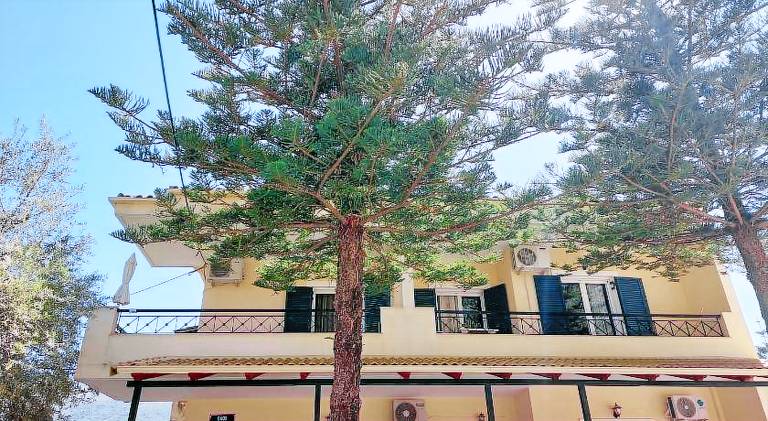Charming rental apartment with patio & yard | Close to the beach | Perfect for remote work | Pet-friendly — photo 3