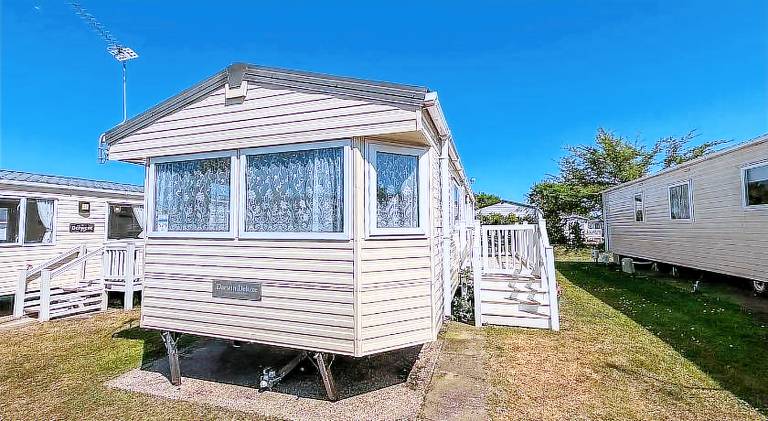 Stunning Caravan At Cherry Tree Holiday Park In Norfolk, Sleeps 8 Ref 70529C in Great Yarmouth