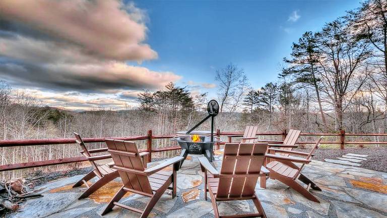 Cabin Mineral Bluff