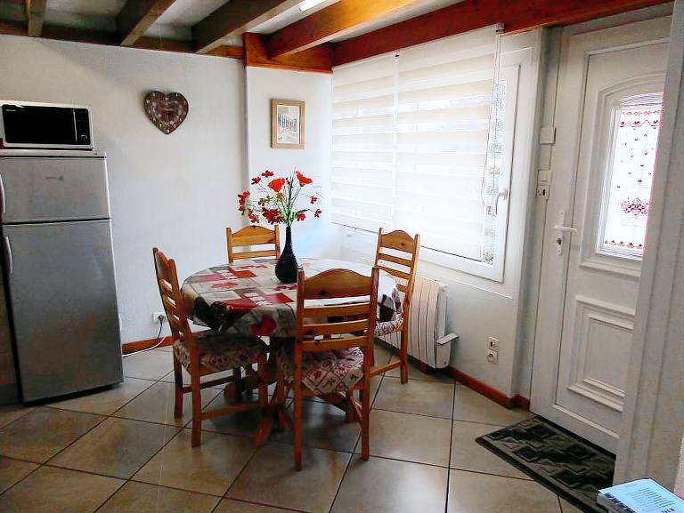 Family-oriented nice chalet with terrace, barbecue & yard | Garden view | Pets allowed — photo 5