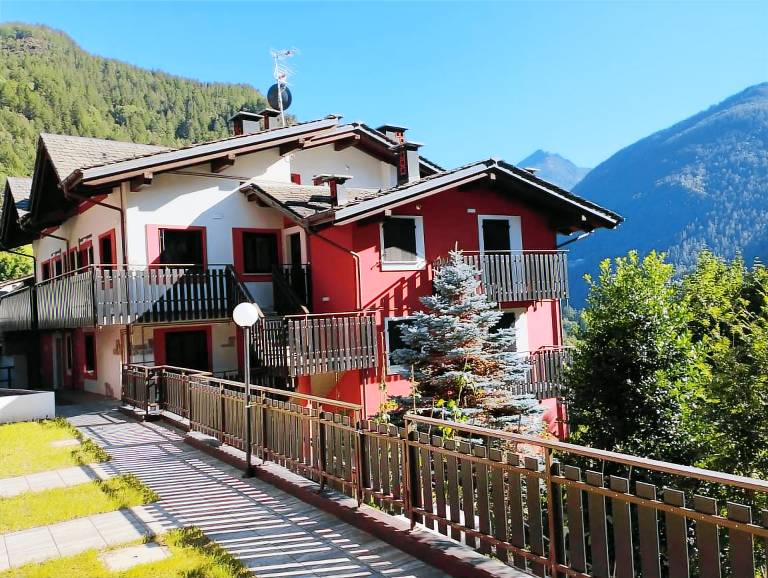 Apartment 'Giorgia - Caspoggio' with Mountain View, Shared Garden and Balcony in Sondrio