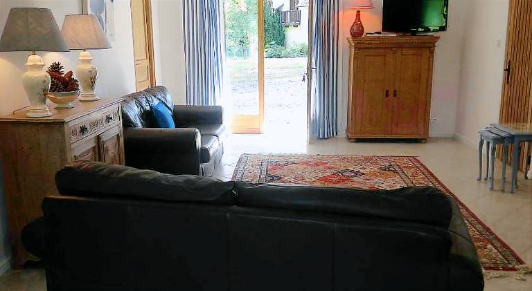 Vacation home with pool — photo 2