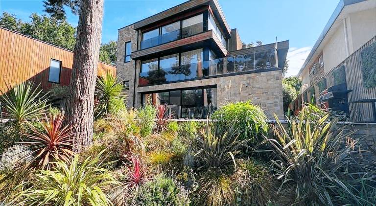 Luxury Villa - Hot Tub - Exclusive Offers - Amar Luxury Stays in Poole