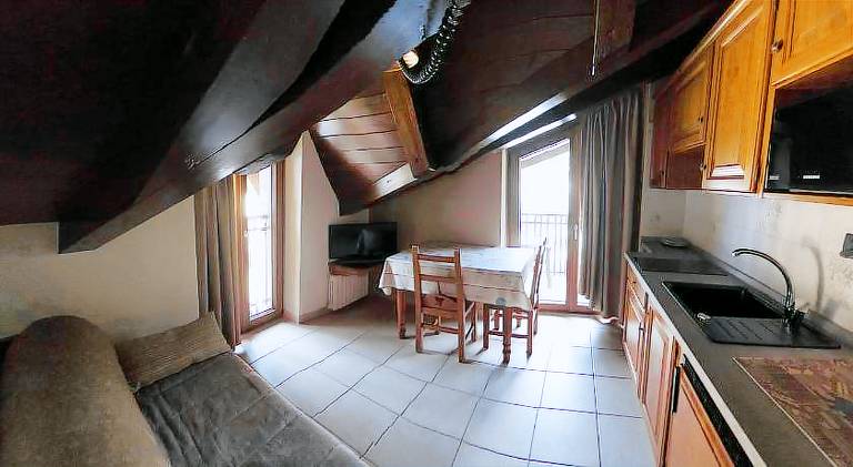 Lovely serviced apartment with patio | Pets are welcome — photo 2