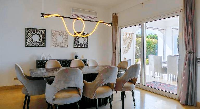 Villa with pool — photo 4