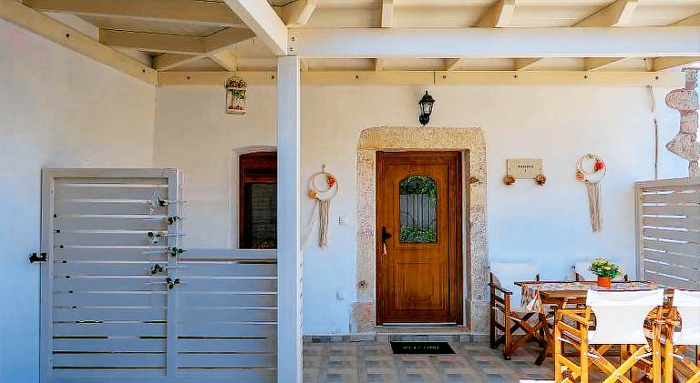 House with patio & garden — photo 5