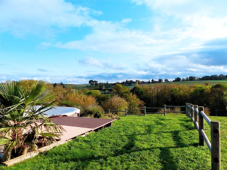 Lovely gite with terrace, yard & pool | Dogs allowed — photo 2