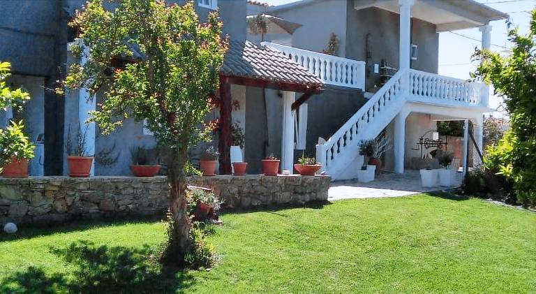 Apartment with barbecue, garden & patio in Platanias