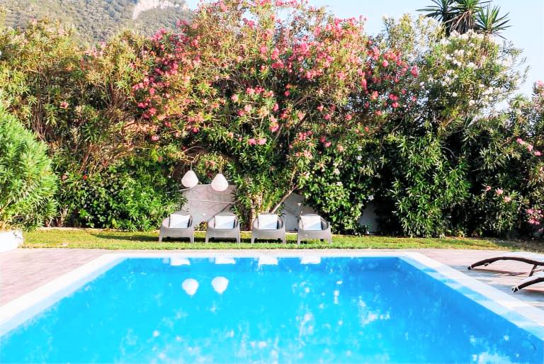 Villa with barbecue, yard & private pool | Water view — photo 5