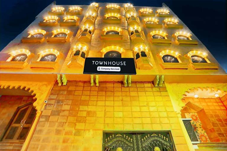 Townhouse Oak Heritage Varanasi Junction