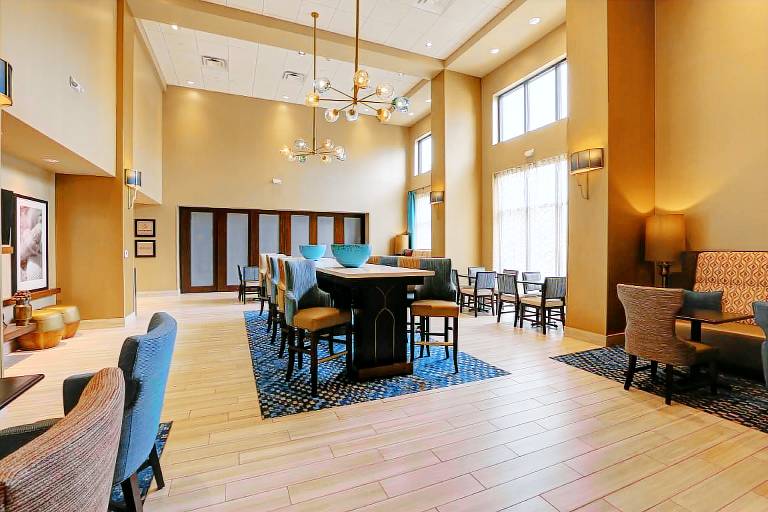 Hampton Inn and Suites by Hilton Tampa Busch Gardens Area — photo 4