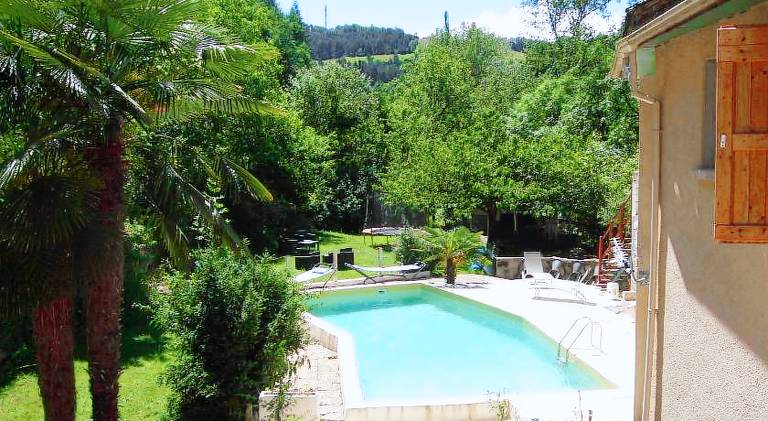 Apartment with barbeque, garden & pool — photo 4