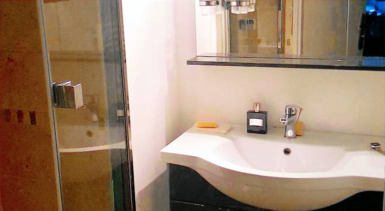 Chambre et salle d'eau proches du Sacre-Coeur — photo 2