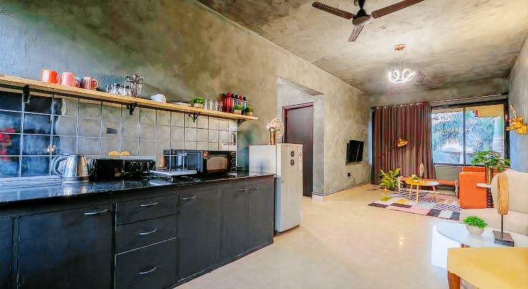 Serviced apartment with yard & pool — photo 5