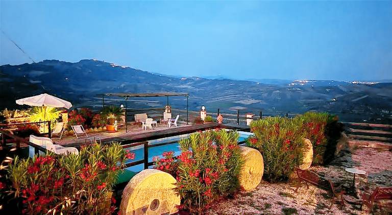 Holiday apartment with garden, barbecue & pool — photo 4