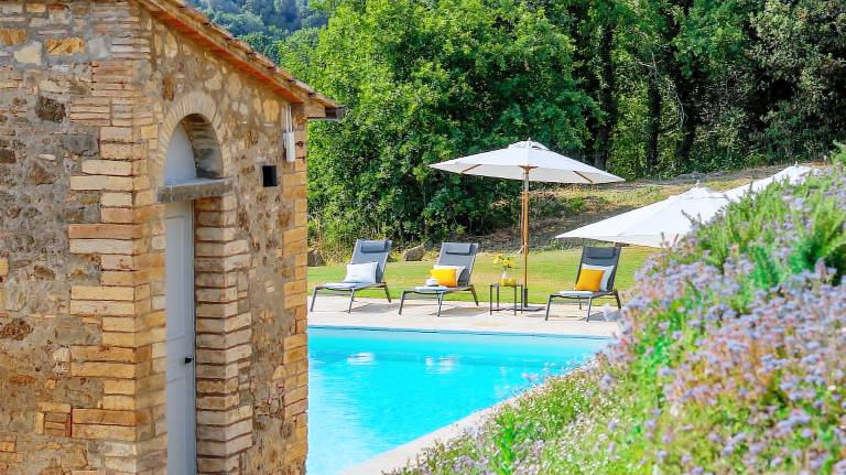 Villa with private pool, yard & terrace | Garden view — photo 2