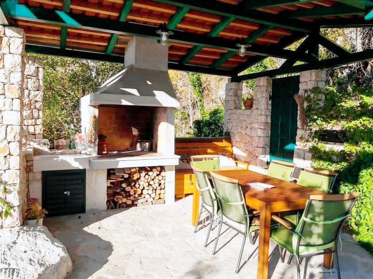 Vacation home with terrace, jacuzzi & BBQ — photo 5