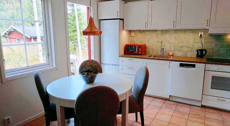 Rental apartment with patio, sauna & barbeque | Perfect for remote work — photo 5