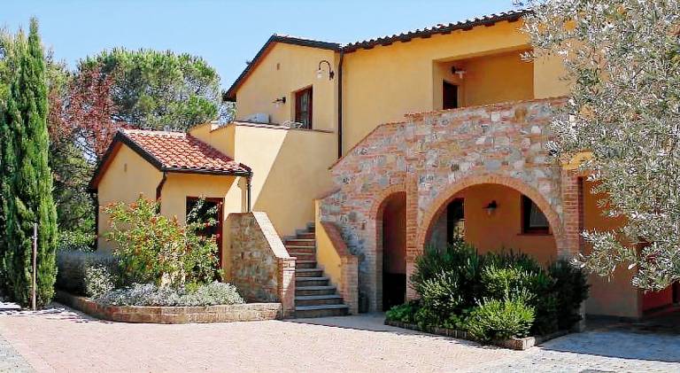 Lovely serviced apartment with pool, garden & jacuzzi | Pets are welcome — photo 3