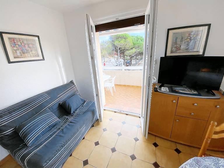Apartment with 2 rooms for 5 persons — photo 4