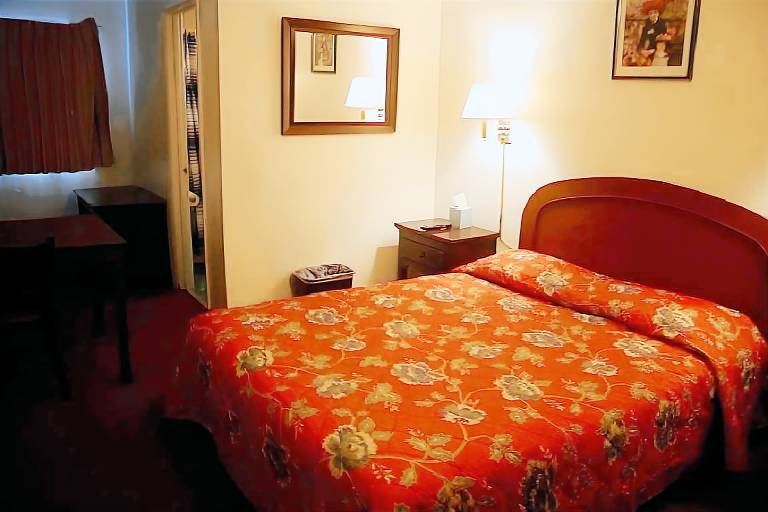 Econo Inn — photo 5